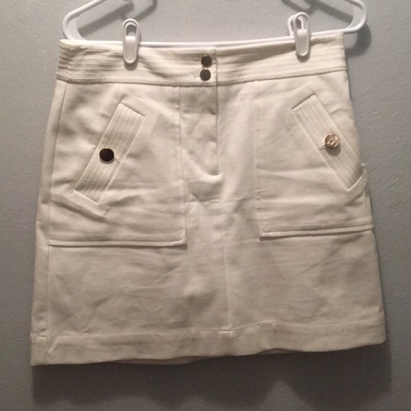 Loft White skirt with zippered front. 18 in long - Picture 1 of 3